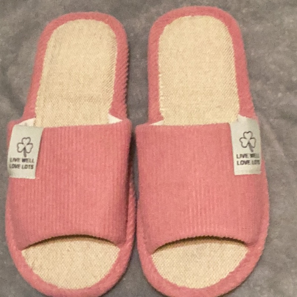 NWOT pink slippers